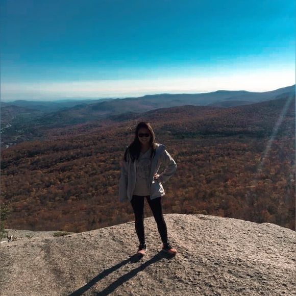 Meet your Posher, Julianne - Picture 4 of 5